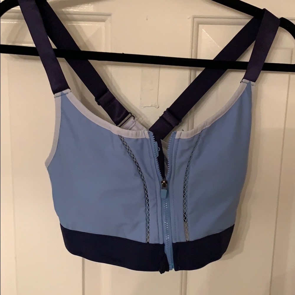 Sports Bar - Front Zip - Like New